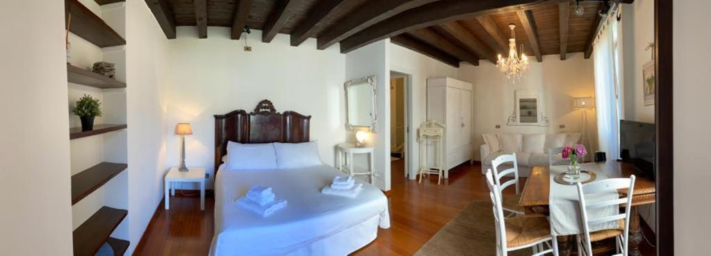 Il Giardino Segreto Bed and Breakfast Ιζέο Δωμάτιο φωτογραφία