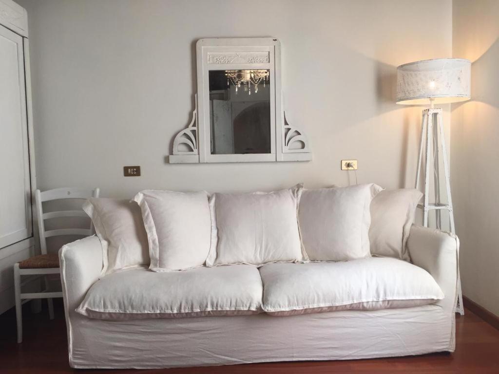Il Giardino Segreto Bed and Breakfast Ιζέο Δωμάτιο φωτογραφία