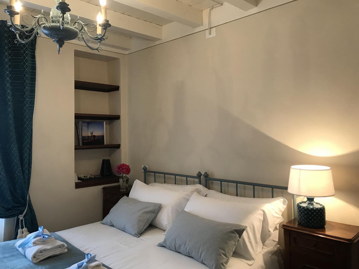 Il Giardino Segreto Bed and Breakfast Ιζέο Δωμάτιο φωτογραφία